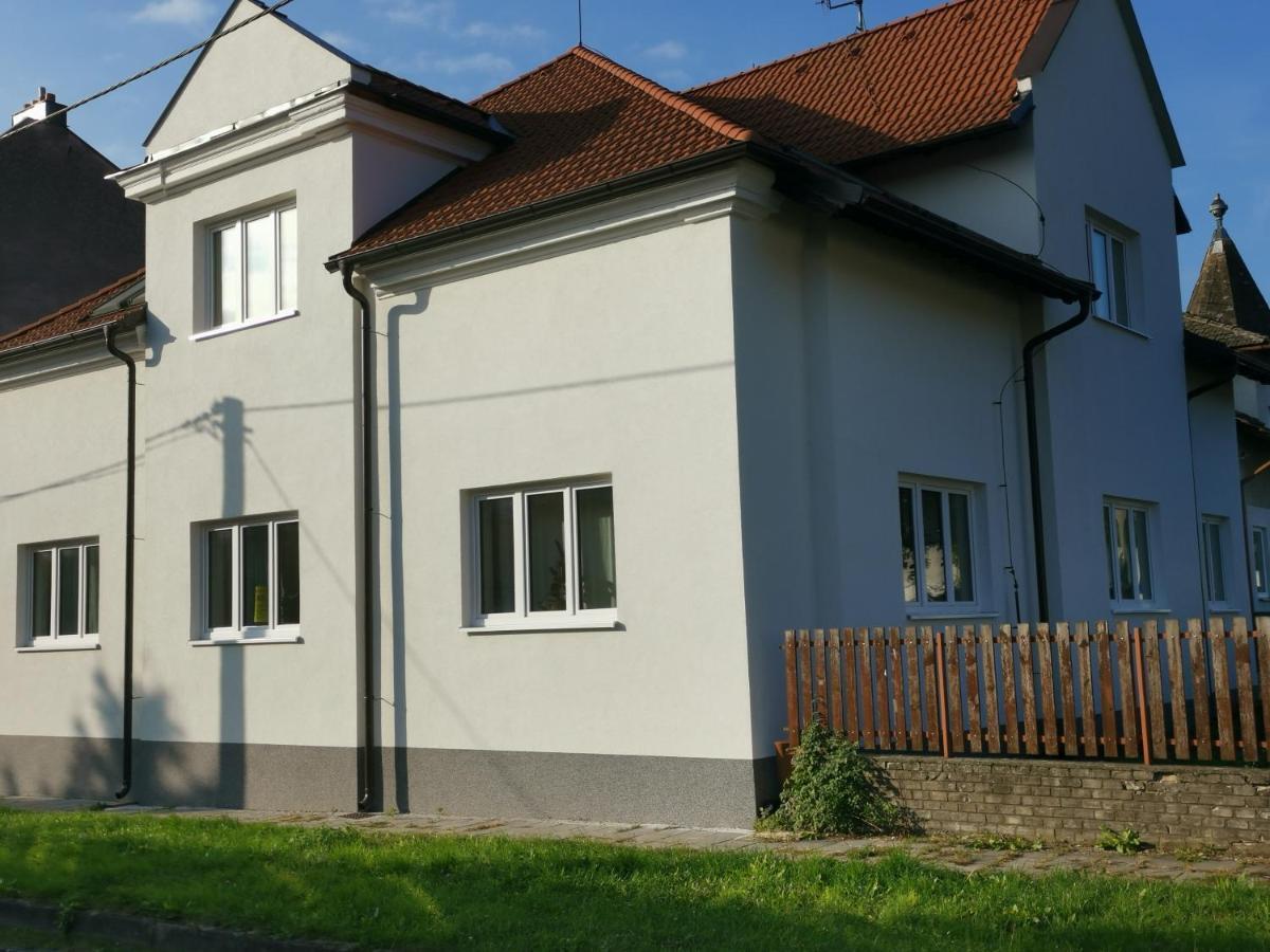 Apartmany Za Sakurou Hodonín Exterior foto